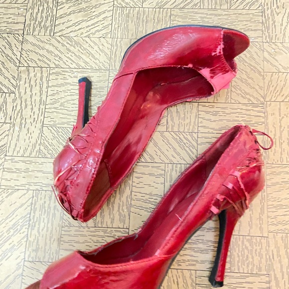 VERY CHEAP RED HIGH HEELS - Picture 3 of 5